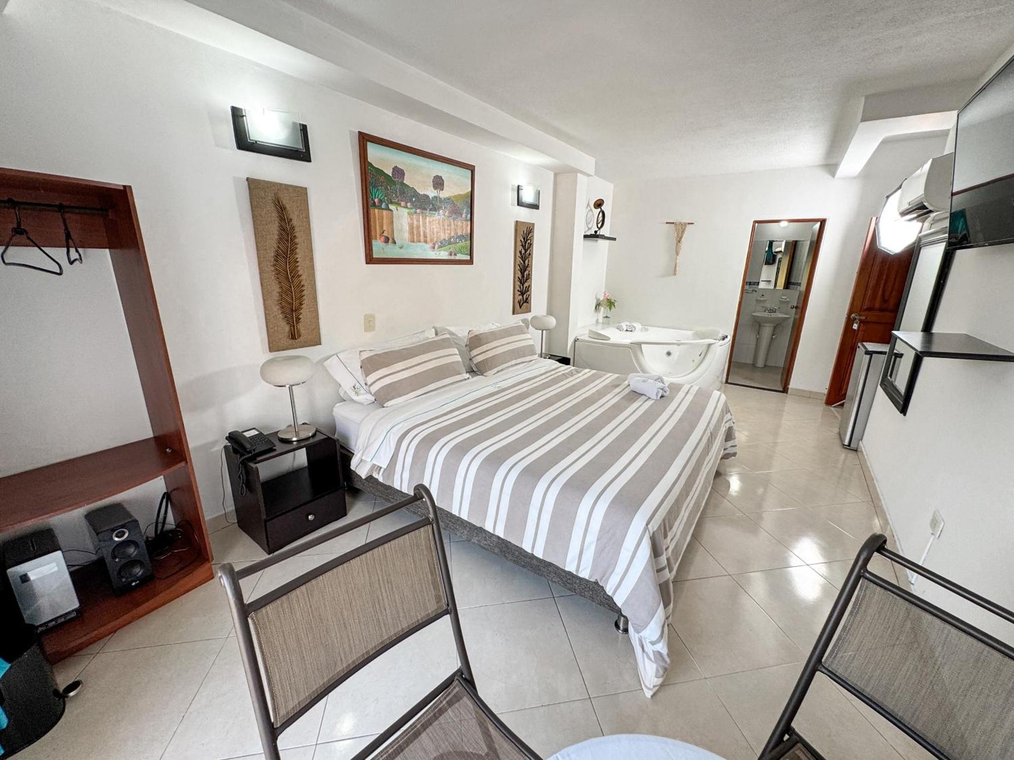 Hotel Puerto Bahia ซานกิล ภายนอก รูปภาพ
