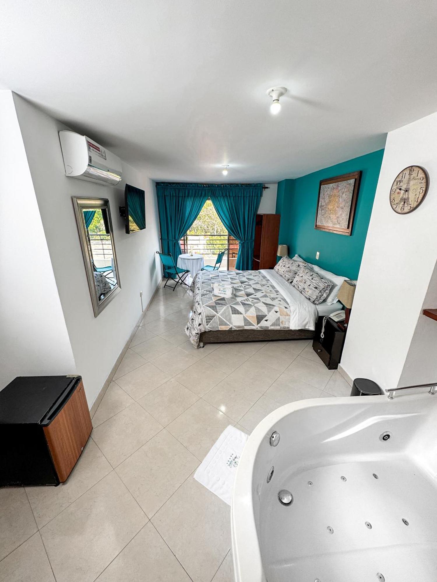 Hotel Puerto Bahia ซานกิล ภายนอก รูปภาพ